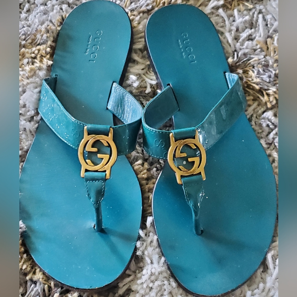 Authentic Gucci Teal Leather Thong Sandals with Gold Logo